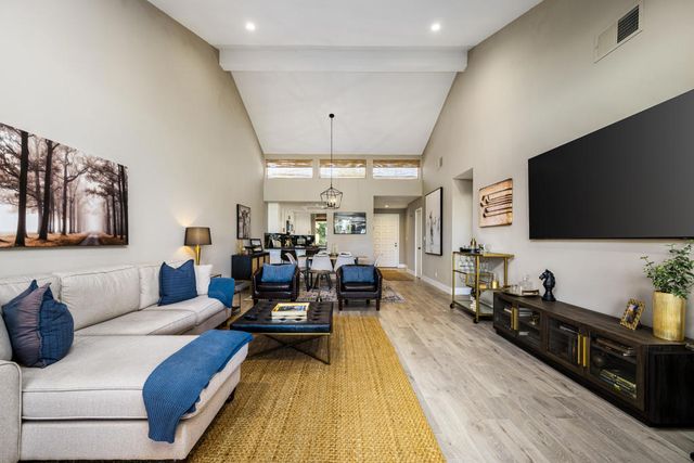 146 Las Lomas, Palm Desert, CA 92260