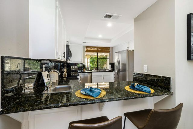 146 Las Lomas, Palm Desert, CA 92260