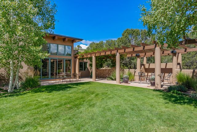 409 Brownell Howland Road, Santa Fe, NM 87501
