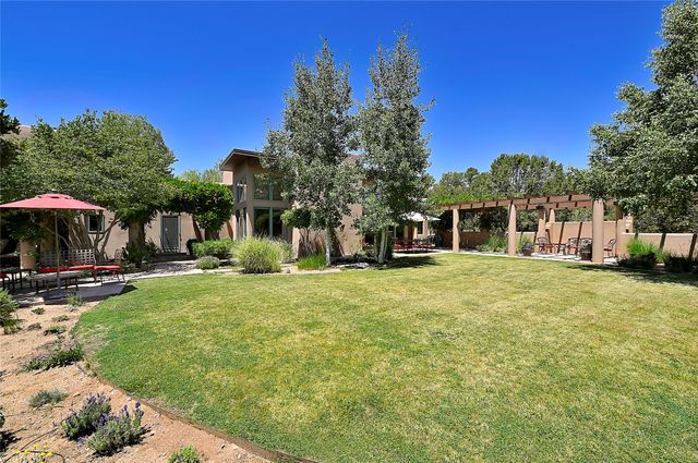 409 Brownell Howland Road, Santa Fe, NM 87501