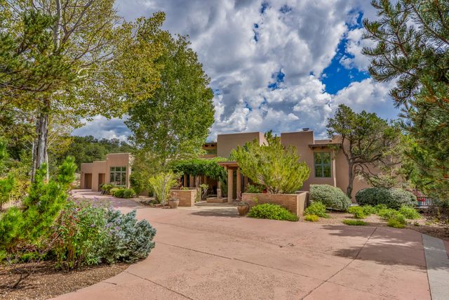 409 Brownell Howland Road, Santa Fe, NM 87501
