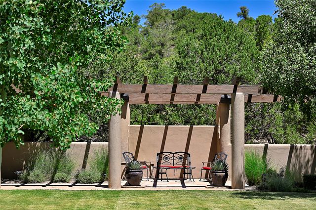 409 Brownell Howland Road, Santa Fe, NM 87501