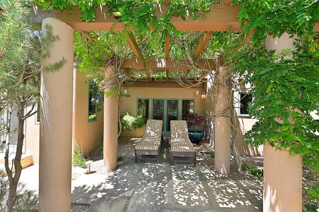 409 Brownell Howland Road, Santa Fe, NM 87501