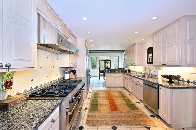 409 Brownell Howland Road, Santa Fe, NM 87501