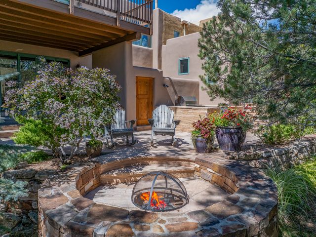 409 Brownell Howland Road, Santa Fe, NM 87501