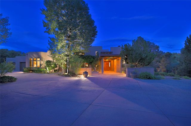 409 Brownell Howland Road, Santa Fe, NM 87501