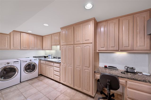 409 Brownell Howland Road, Santa Fe, NM 87501