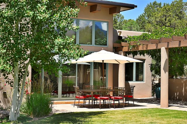409 Brownell Howland Road, Santa Fe, NM 87501