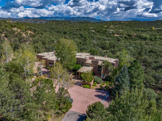 409 Brownell Howland Road, Santa Fe, NM 87501