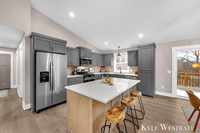 10886 Douglas Drive, Allendale, MI 49401
