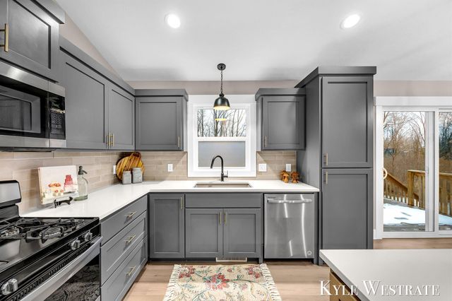 10886 Douglas Drive, Allendale, MI 49401