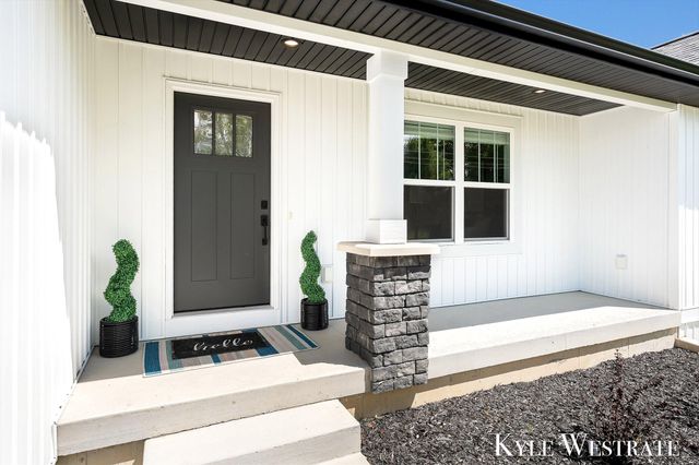 10886 Douglas Drive, Allendale, MI 49401
