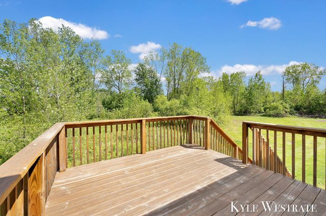 10886 Douglas Drive, Allendale, MI 49401