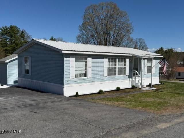 52 2nd Avenue, Hadley, NY 12835