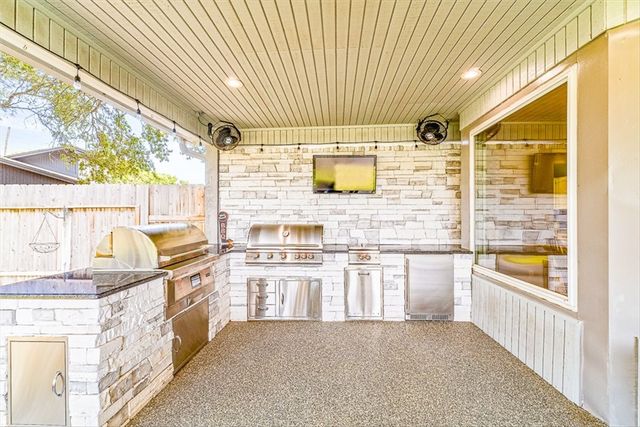 2204 Pinyon Dr, Portland, TX 78374