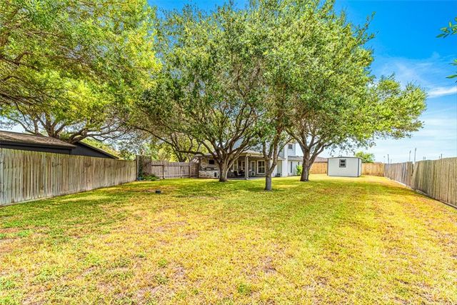2204 Pinyon Dr, Portland, TX 78374