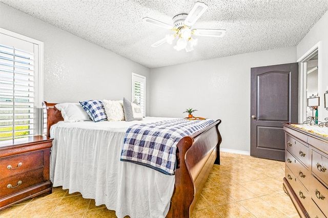 2204 Pinyon Dr, Portland, TX 78374