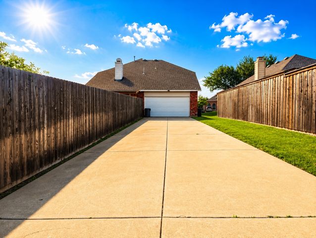 1114 Hidden Creek Drive, Allen, TX 75002