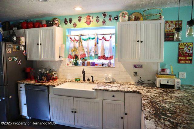 175 S Thayer Avenue, Lecanto, FL 34461