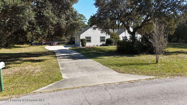 175 S Thayer Avenue, Lecanto, FL 34461