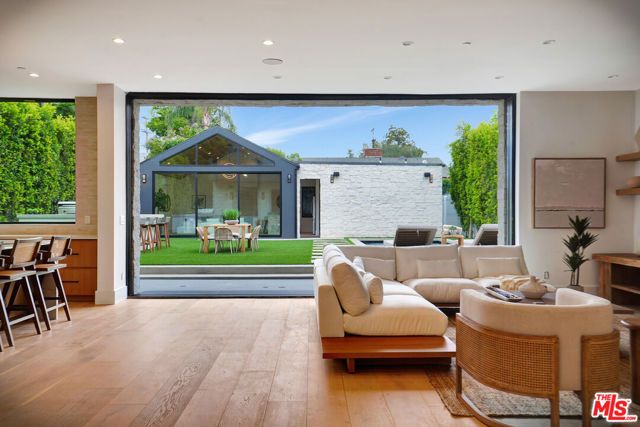 15602 Morrison Street, Sherman Oaks, CA 91403