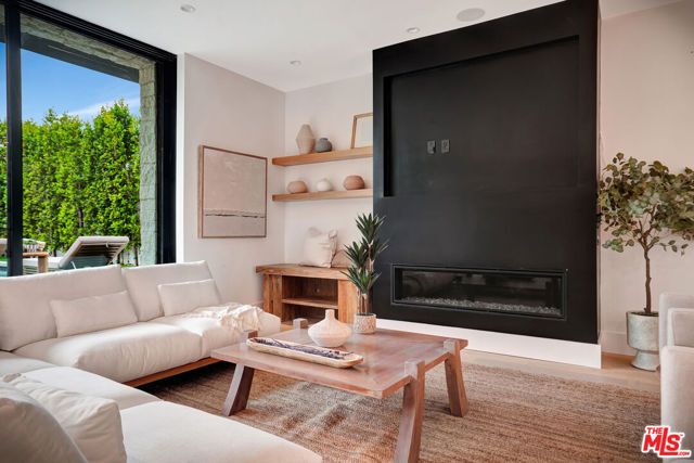 15602 Morrison Street, Sherman Oaks, CA 91403