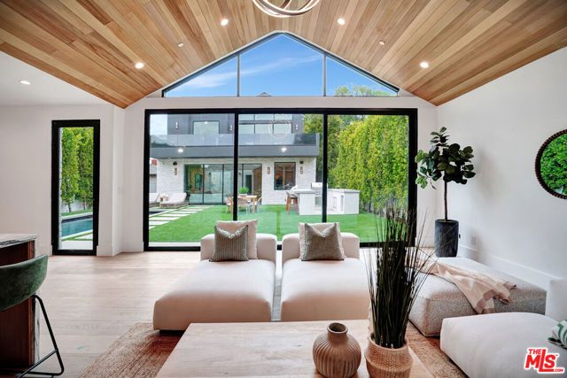 15602 Morrison Street, Sherman Oaks, CA 91403