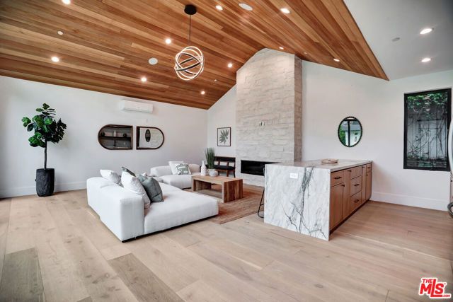 15602 Morrison Street, Sherman Oaks, CA 91403