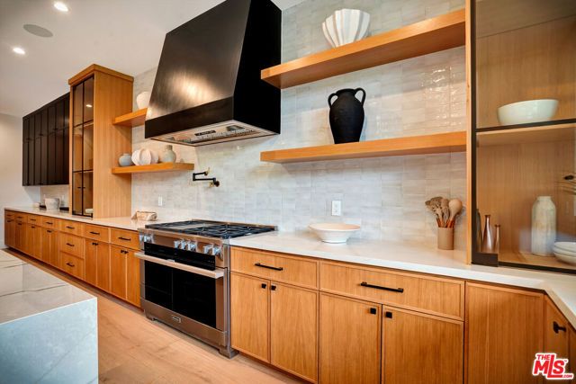 15602 Morrison Street, Sherman Oaks, CA 91403
