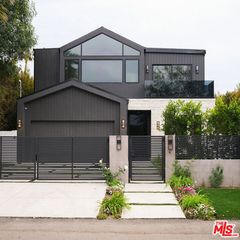 15602 Morrison Street, Sherman Oaks, CA 91403