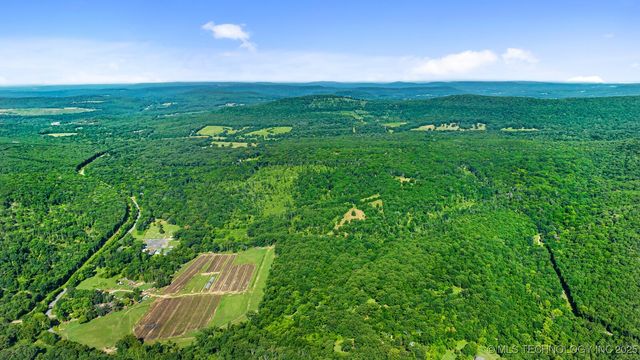 472851 E 893 Road, Stilwell, OK 74960