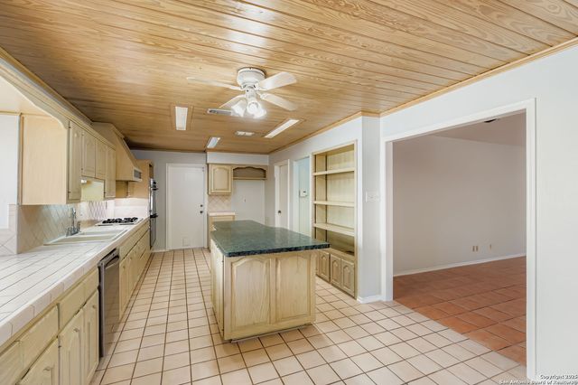 2807 Bee Cave St, San Antonio, TX 78231