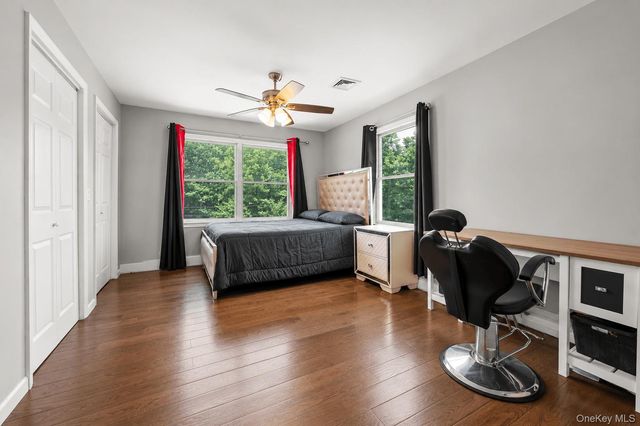 4478 Express Drive S, Ronkonkoma, NY 11779