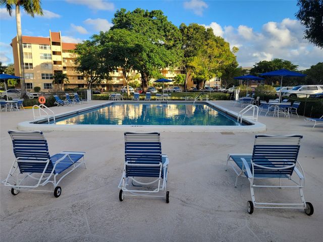 3671 Environ Boulevard 468, Lauderhill, FL 33319