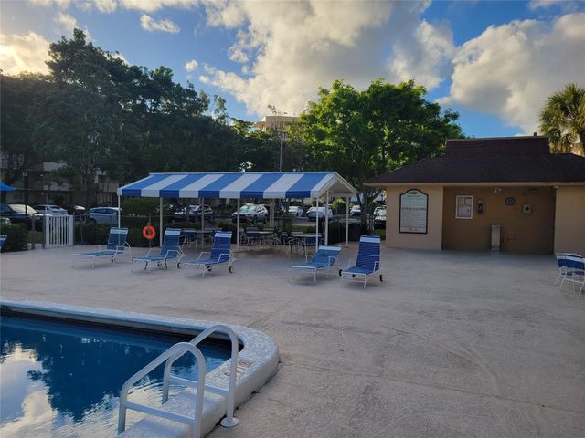 3671 Environ Boulevard 468, Lauderhill, FL 33319