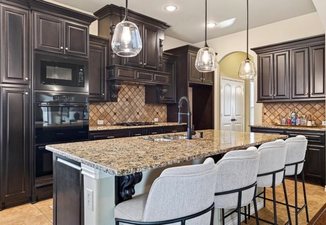 908 Hollowbrook Circle, Mckinney, TX 75072