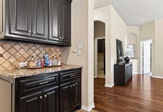 908 Hollowbrook Circle, Mckinney, TX 75072