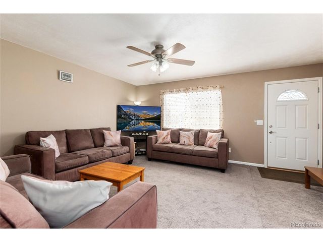 2118 S Mobile Way, Aurora, CO 80013