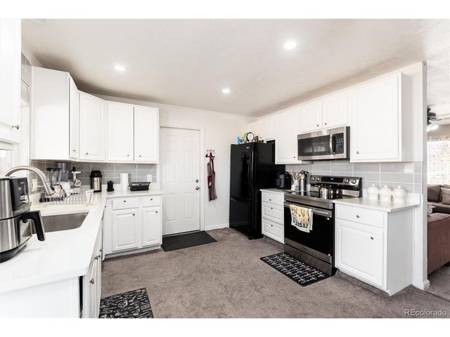 2118 S Mobile Way, Aurora, CO 80013