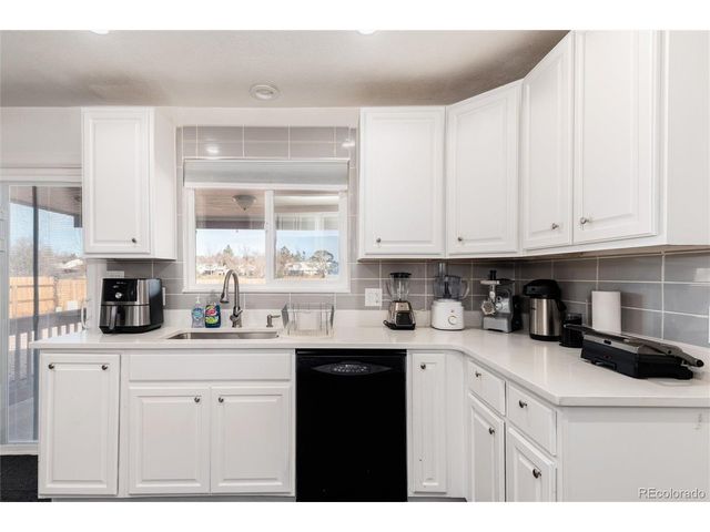 2118 S Mobile Way, Aurora, CO 80013