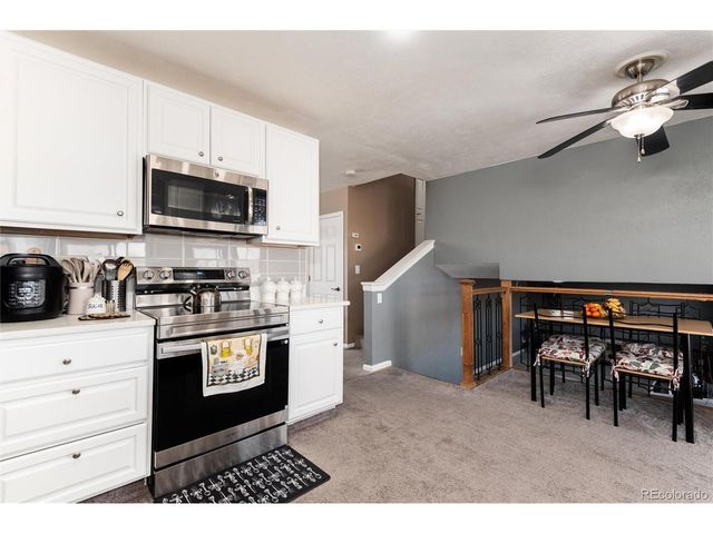 2118 S Mobile Way, Aurora, CO 80013