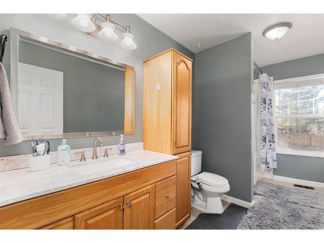 2118 S Mobile Way, Aurora, CO 80013