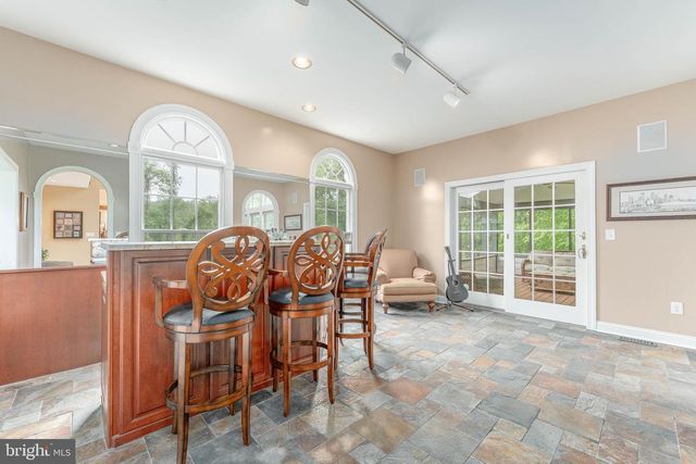 1052 CEDAR MILL LN, West Chester, PA 19382