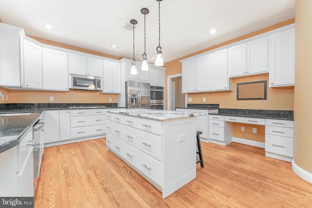 1052 CEDAR MILL LN, West Chester, PA 19382