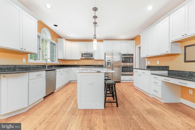 1052 CEDAR MILL LN, West Chester, PA 19382