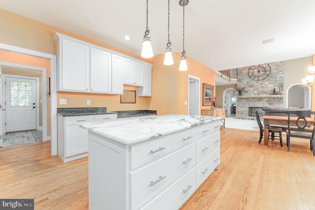 1052 CEDAR MILL LN, West Chester, PA 19382