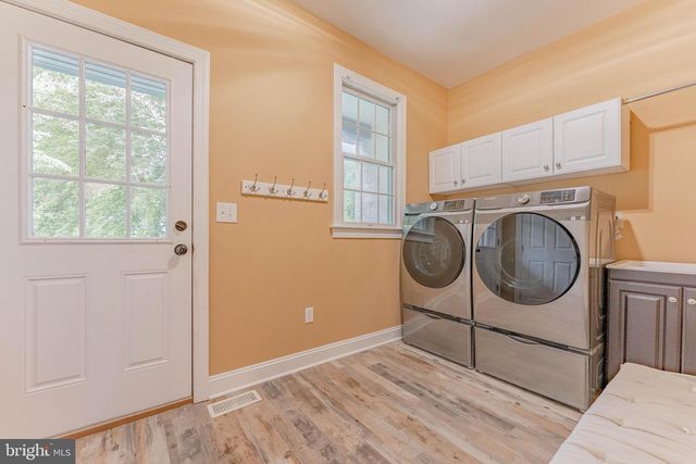 1052 CEDAR MILL LN, West Chester, PA 19382