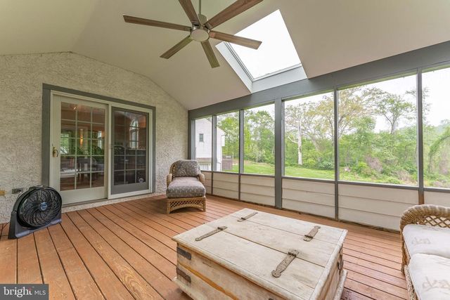 1052 CEDAR MILL LN, West Chester, PA 19382