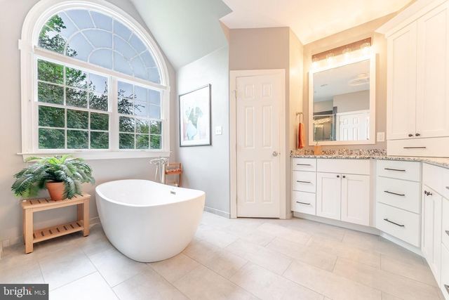 1052 CEDAR MILL LN, West Chester, PA 19382