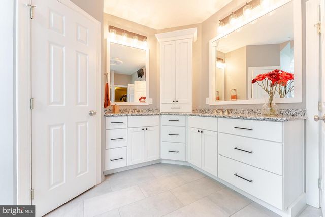 1052 CEDAR MILL LN, West Chester, PA 19382